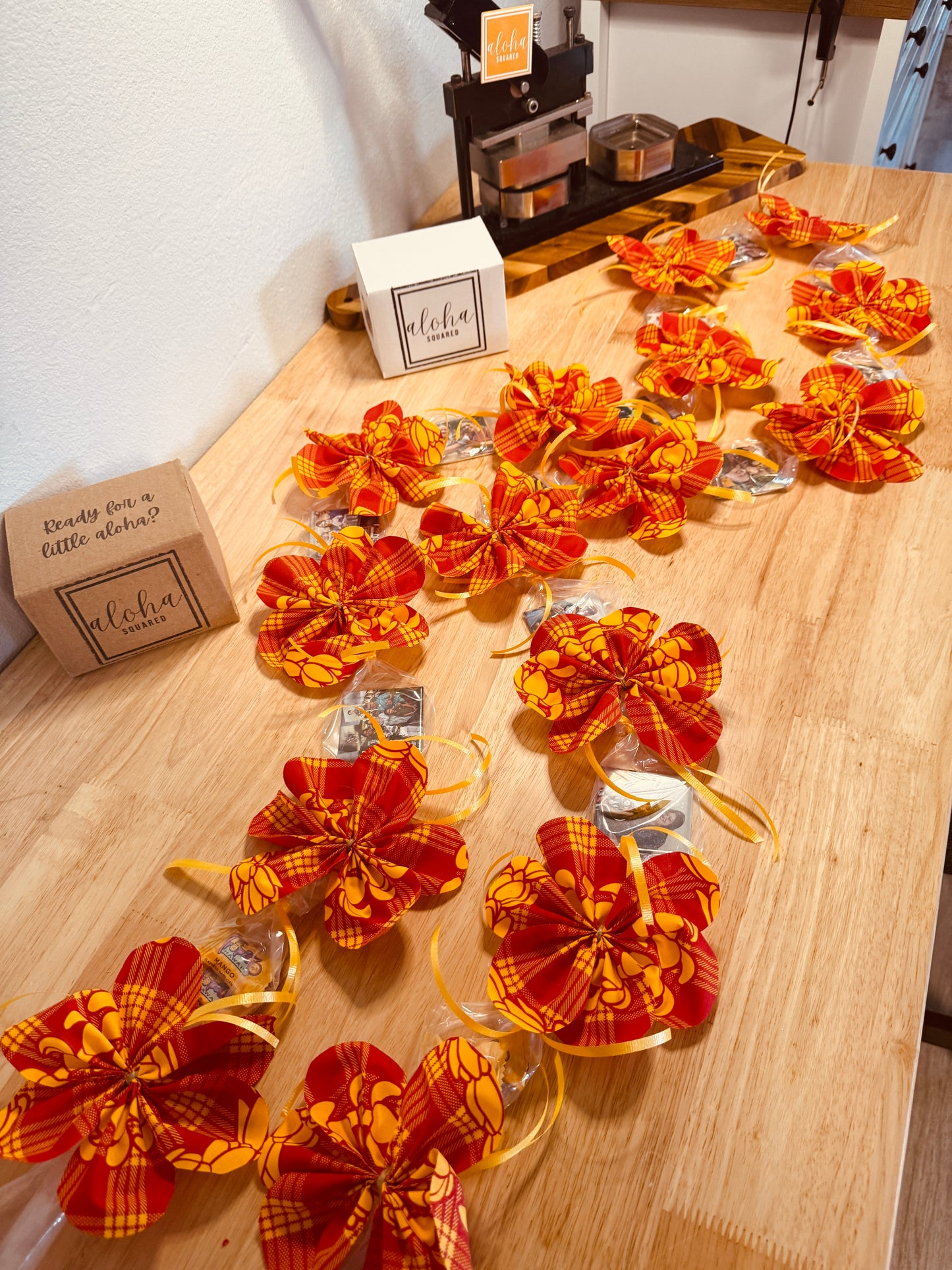 Button Photo Magnet Lei 2" Square